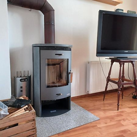 Ehemalige Bibliothek Apartment Fuer 2 Mit Kueche Kamin Netflix Parken Und Hofladen Steinhofel Exterior photo