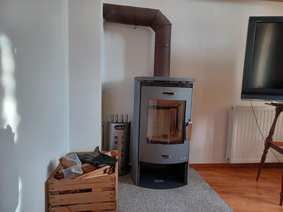 Ehemalige Bibliothek Apartment Fuer 2 Mit Kueche Kamin Netflix Parken Und Hofladen Steinhofel Exterior photo