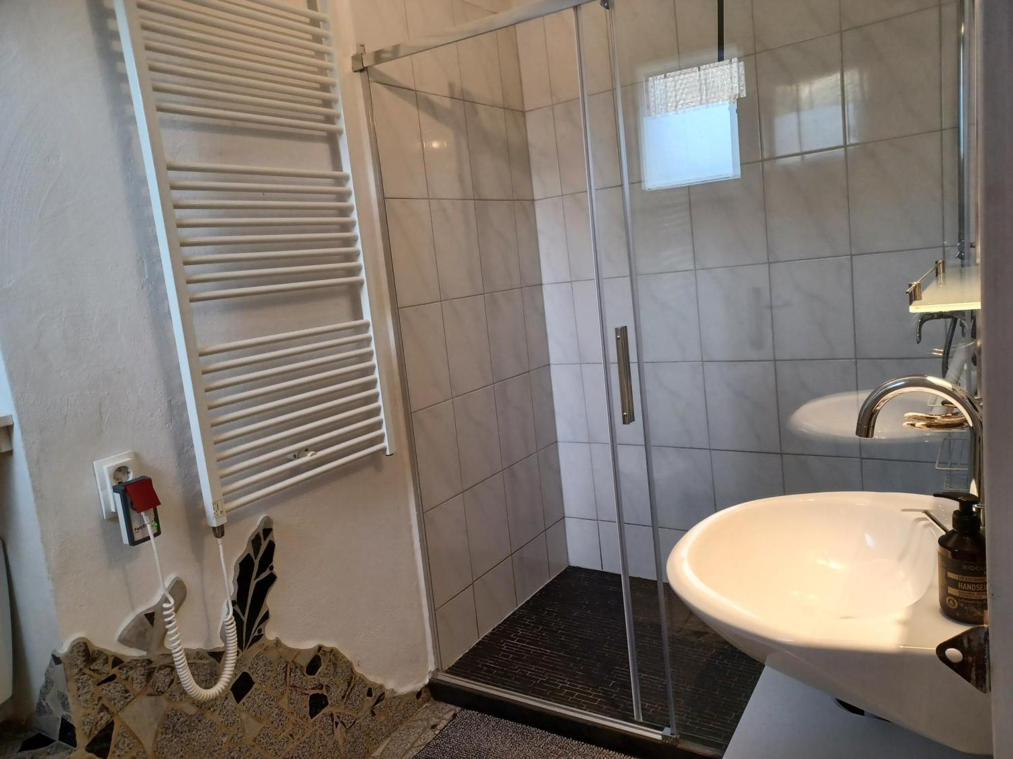 Ehemalige Bibliothek Apartment Fuer 2 Mit Kueche Kamin Netflix Parken Und Hofladen Steinhofel Exterior photo