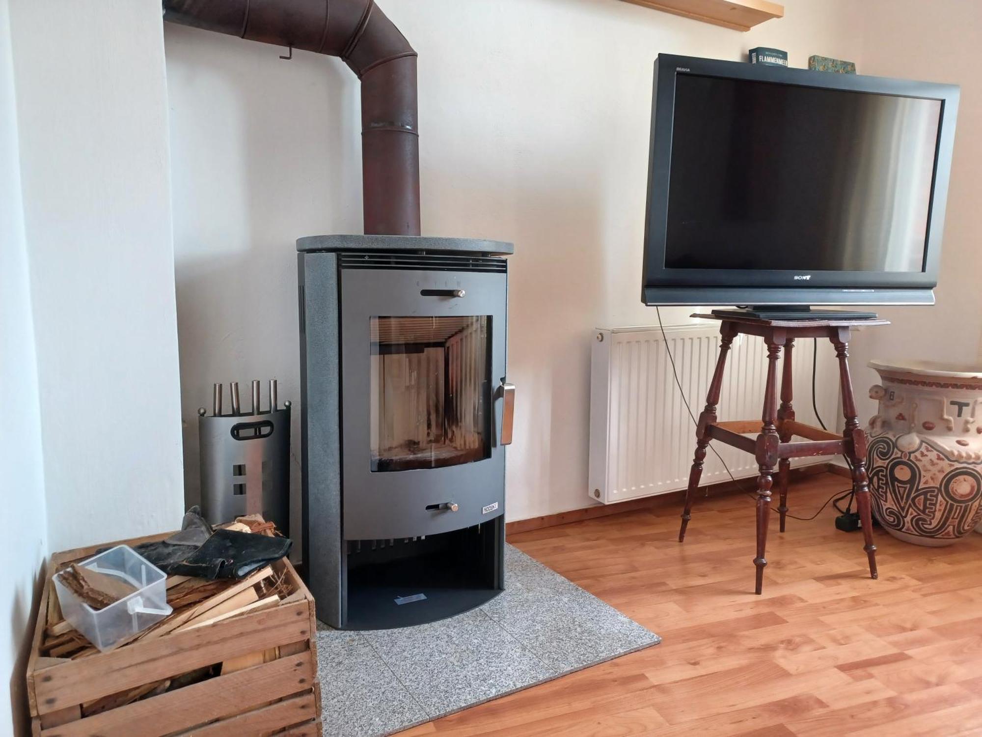 Ehemalige Bibliothek Apartment Fuer 2 Mit Kueche Kamin Netflix Parken Und Hofladen Steinhofel Exterior photo